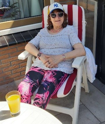 erna63 uploaded   254  day/s  ago